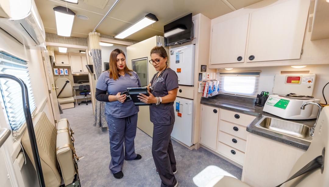 medical workers collaborating